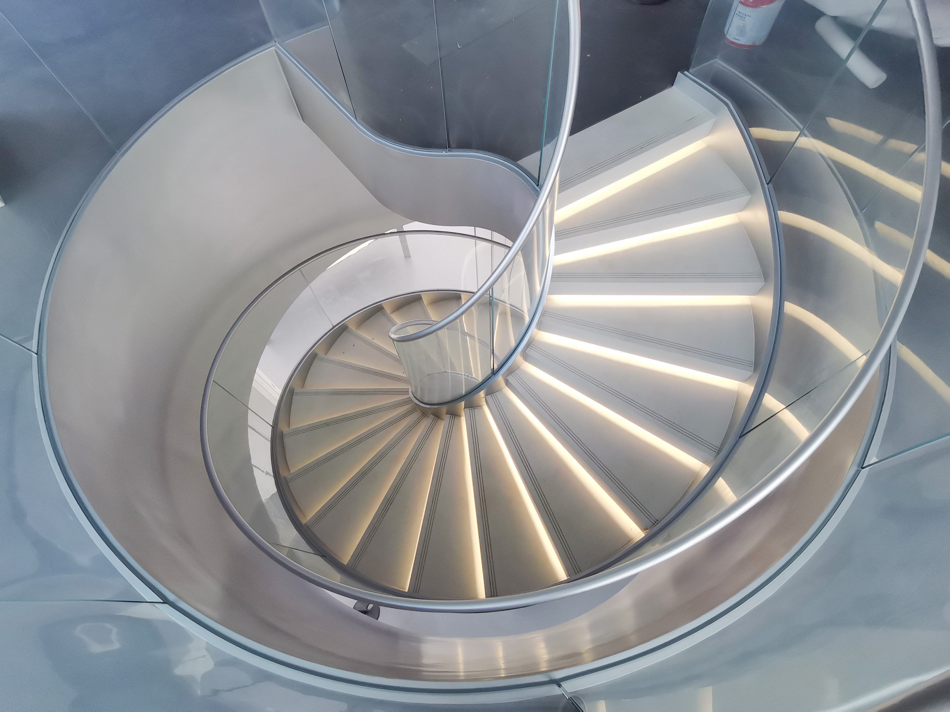 钢结构旋转楼梯